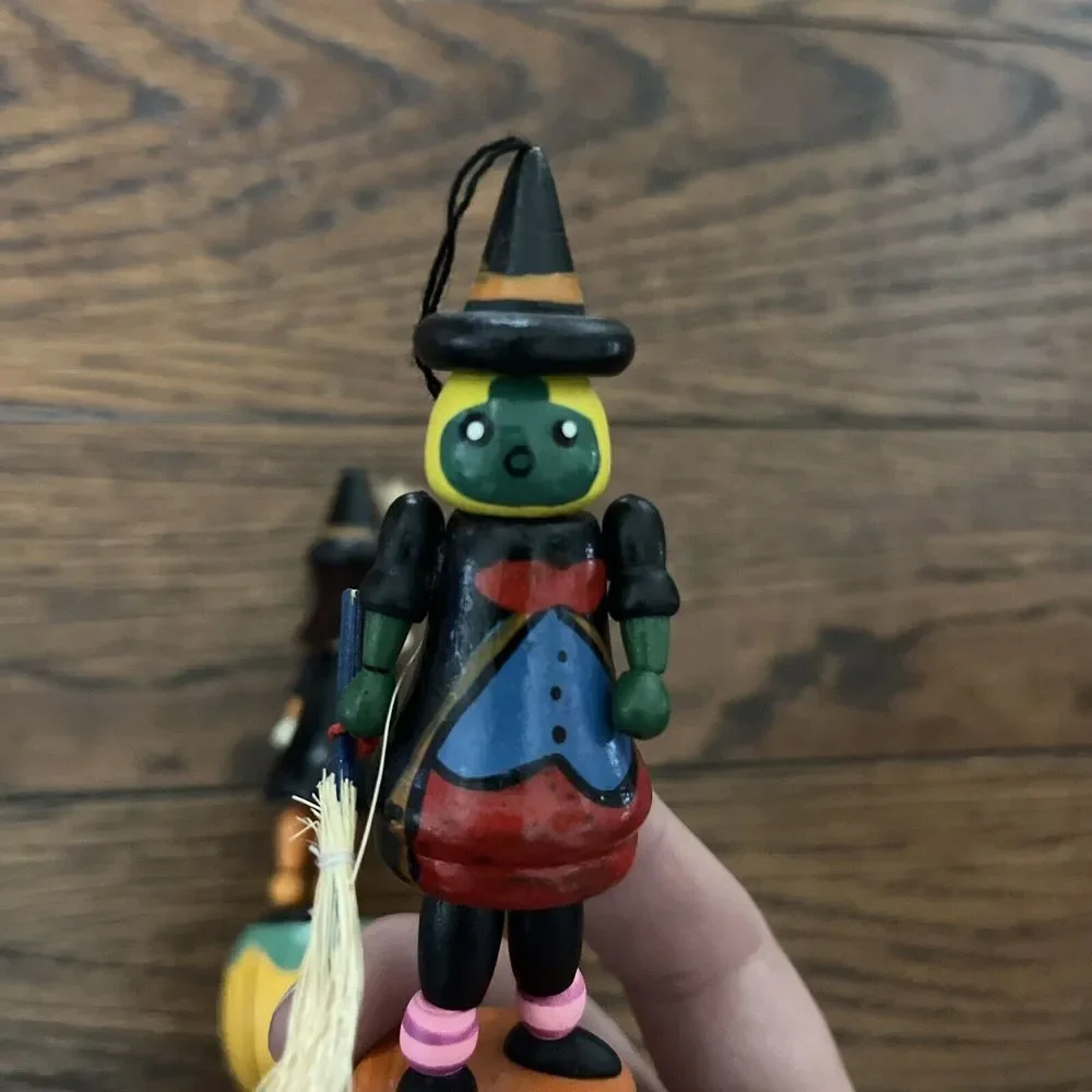 2 Vtg‎ Halloween Wood Push Button Collapsible Puppets Toys 2 Witches